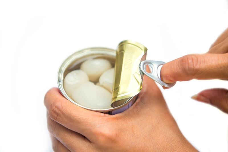 缶を開ける所