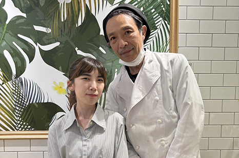 藤沢店の店長とスタッフ