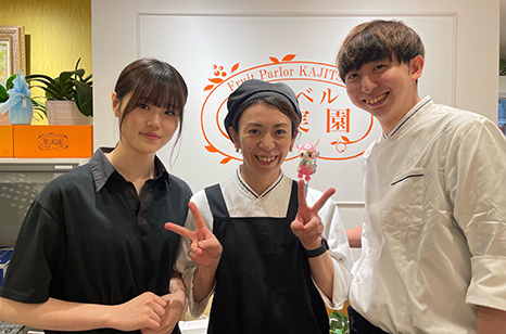 目黒店のマネージャーとスタッフ
