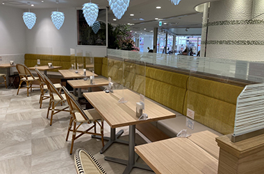新越谷店の店内1