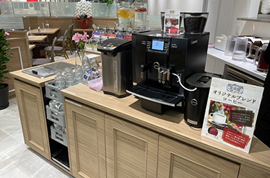 新越谷店の店内2